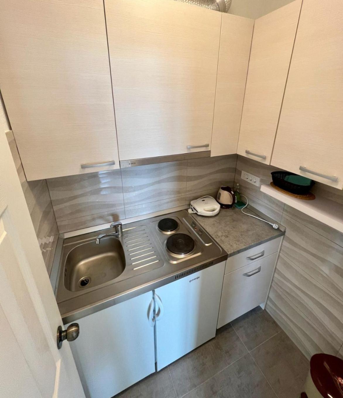 Apartments Via - 250 M From Sea Brela Εξωτερικό φωτογραφία